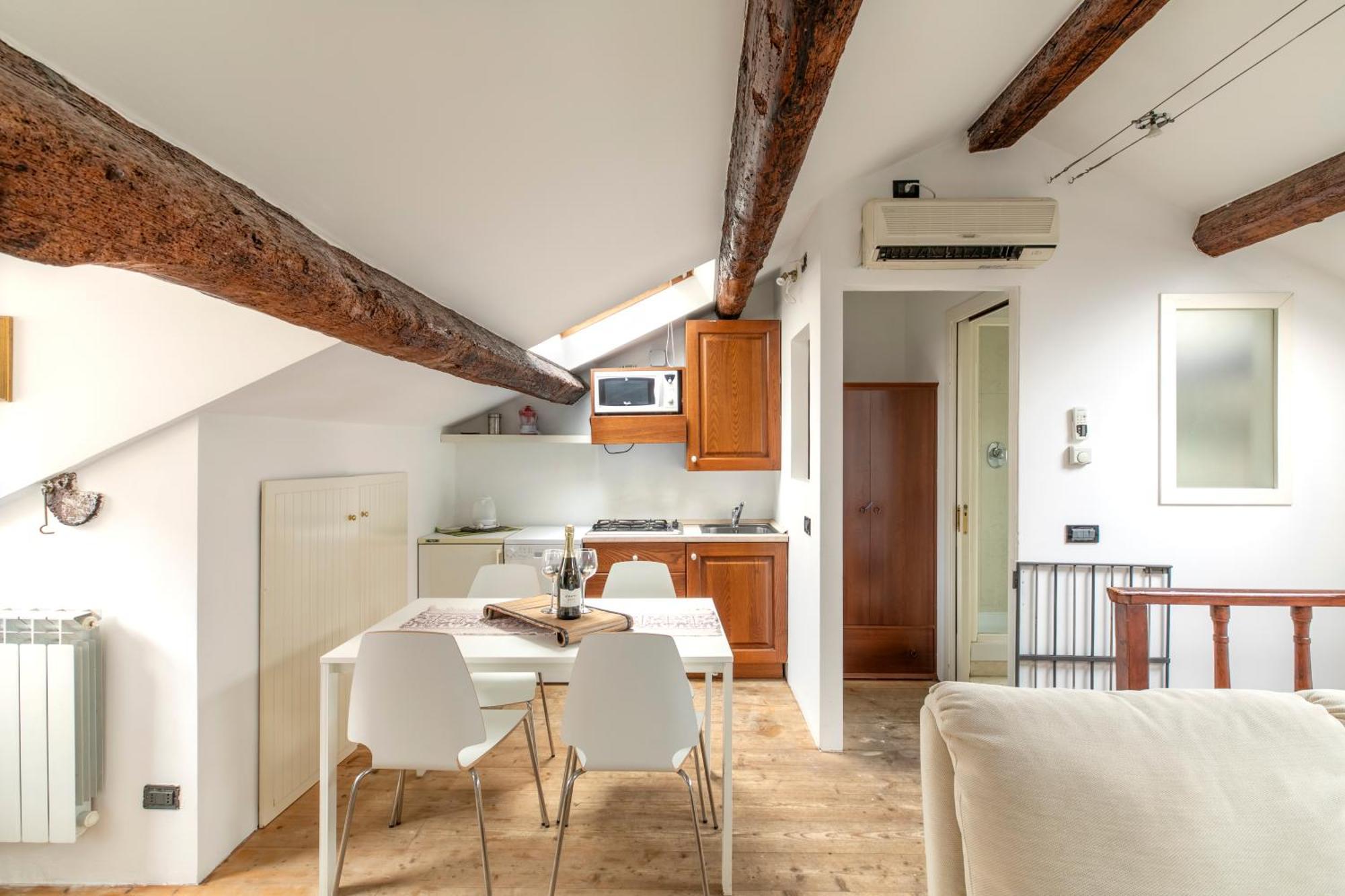 Nice Lovely Attic For 4 Person With Wifi - A/C 威尼斯 外观 照片