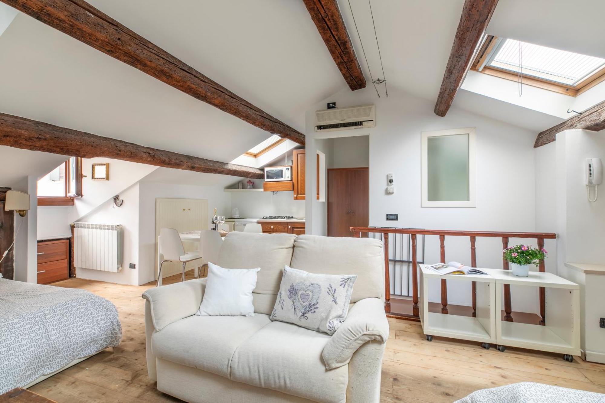 Nice Lovely Attic For 4 Person With Wifi - A/C 威尼斯 外观 照片